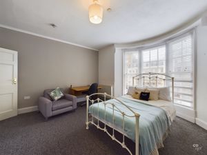 bed 5 - click for photo gallery